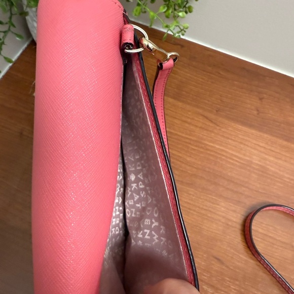 KATE SPADE Pink  Xbody Phone Purse Winni Wakefield Lane Wallet R/$199 EUC - Picture 3 of 10